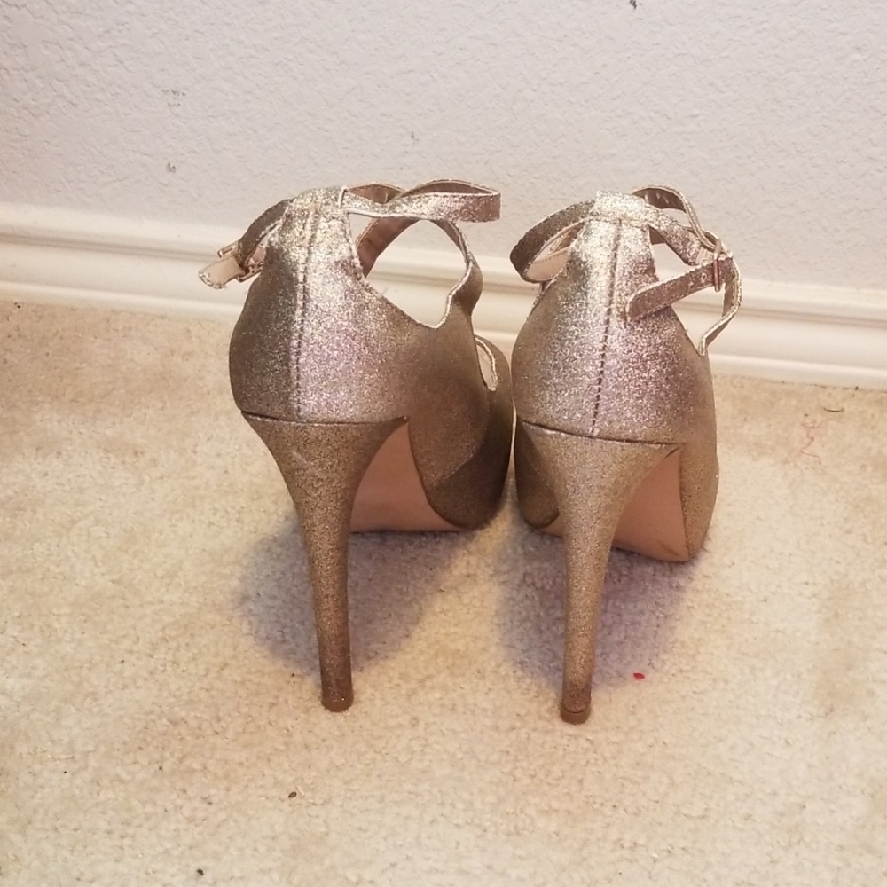 Shoes - Picture 4 of 4